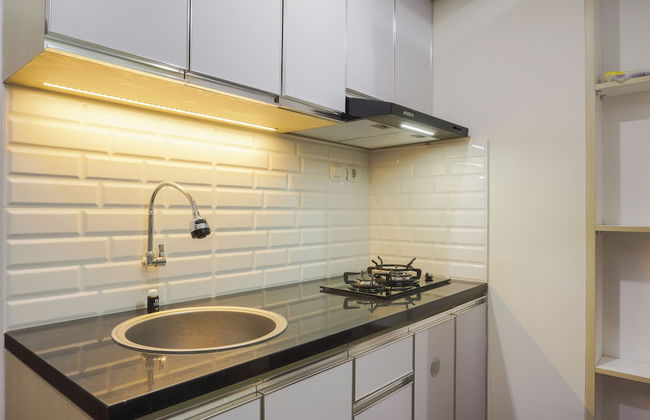 Pleasurable 2BR at Podomoro Golf View Apartment near Tol Cimanggis - Photo 9