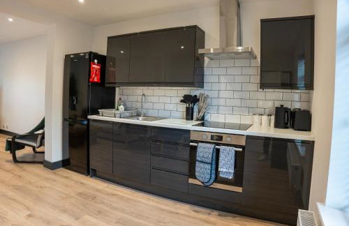 High End Contractor Apartment - 5 Separate Beds - Free Parking - Foto 29