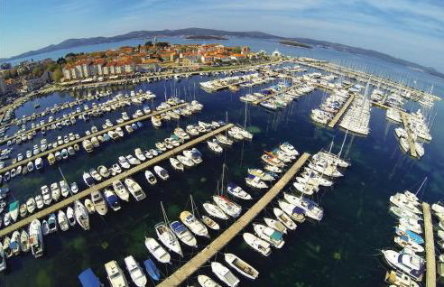 Gorgeous Home In Nadin With Wifi - Photo 42