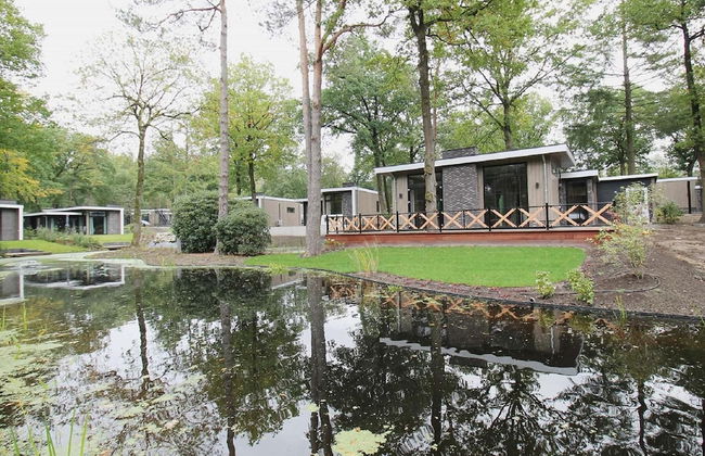 Modern Holiday Home With Decorative Fireplace - Foto 24