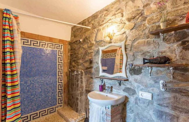 Sayalonga Villa Retreat With 7 Bedrooms - Photo 10