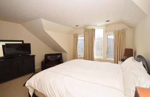 Stratton Mountain Condo with a Hot Tub! Sleeps 12! - Photo 79