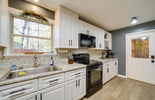 Peaceful Candler Cabin with Private Hot Tub! - Foto 8