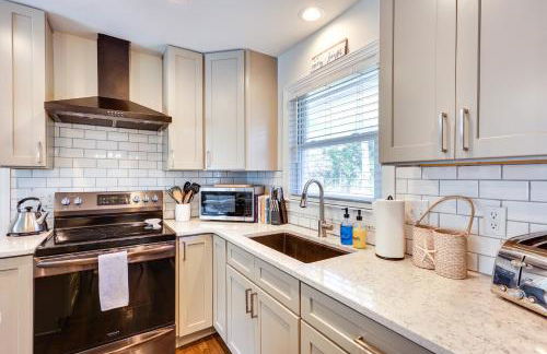 4 Mi to Beach Wilmington Home with Gazebo Deck! - Foto 9