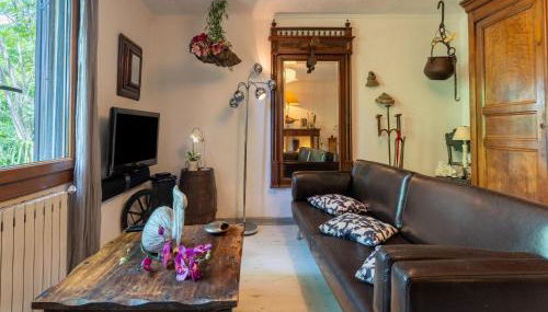 Majestic Holiday Home in Laroque With hot tub - Photo 4