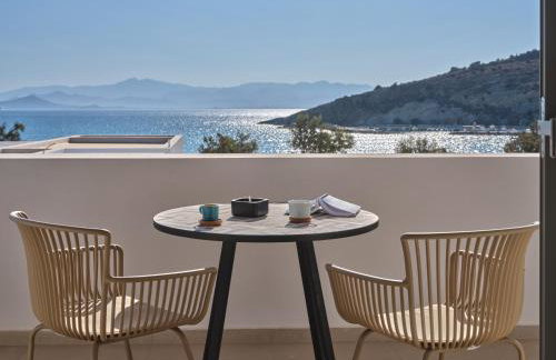 Private Luxury Scarlet beachfront villa, Molos, Paros - Photo 32