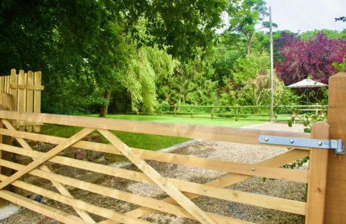 Converted Stables at Peaceful Family Farm Stay - Photo 14