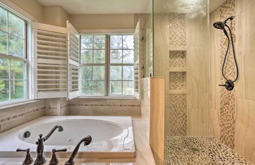 Pet-Friendly Suburban Escape with Deck and Grill! - Foto 17