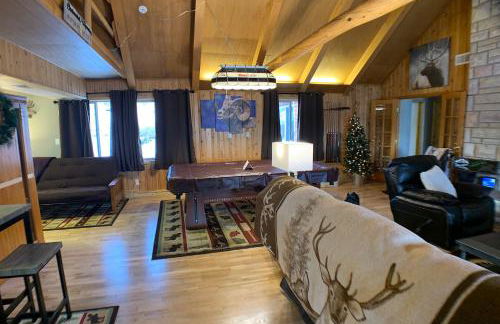 Centennial Cabin with Hot Tub, Sauna and Pool Table! - Foto 7