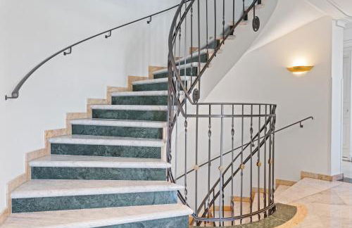 CLS Moderne City-Wohnung Hamburg Tiefgarage, Klimaanlage, Free-TV, 65 Zoll Smart-TV, E-Laden, Balkon, Parken, Nespresso Maschine inklusive Kapseln, Blick über Hamburg, Cafe im Haus, Bus gegenüber, Flex Check In - Foto 6