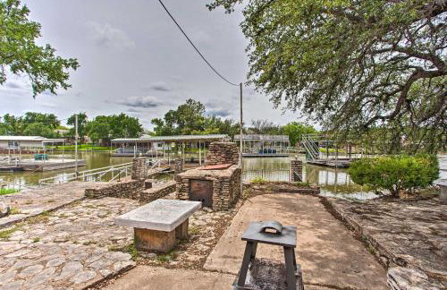 Possum Kingdom Lakefront Home with Patio and Dock! - Foto 29