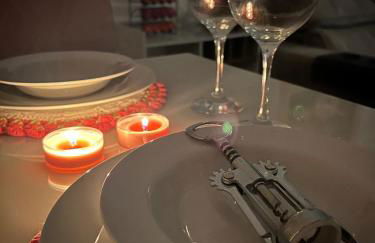 Apto charmoso, com ar, localização privilegiada - Foto 18