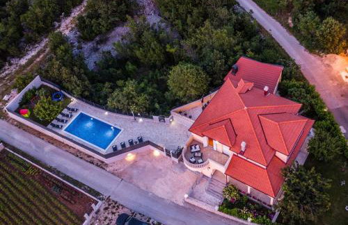 Holiday Home Villa Mile mit beheiztem Pool- Grill und Terrasse by Interhome - Foto 27