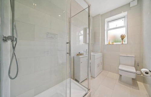 London Wembley Luxury Stay 2BR Apartment next to stadium with Free Parking - Foto 16