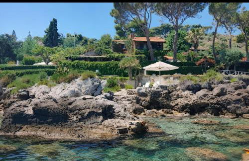 Alle due Torri, villa sulla roccia a picco sul mare - Foto 1