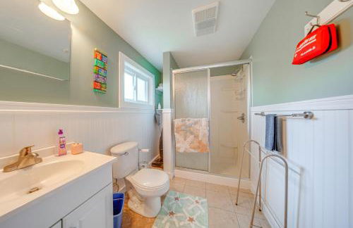 Steps to Lake and Public Boat Ramp Edinboro Cottage - Foto 13