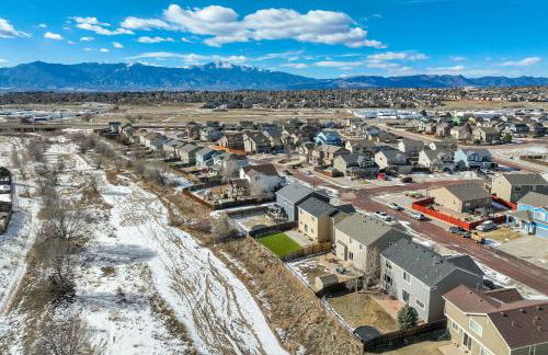 Silver Outpost Near Peterson SFB & Game Lounge - Foto 54