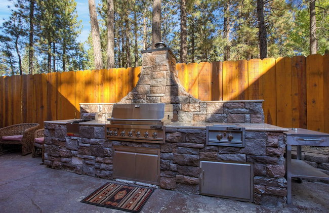 Pinetree Place by Avantstay Group Cabin w/ Hot Tub Minutes to the Lake - Photo 118
