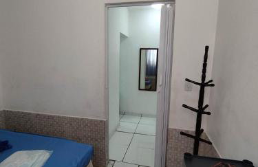Seu Apto Praia da Costa 2 Sala Quarto Banheiro 1 Cama casal e 2 Camas Solteiro Econômico Local Excelente Ar Cond Frigobar Microondas Tv Todo Seu Centro - Foto 6