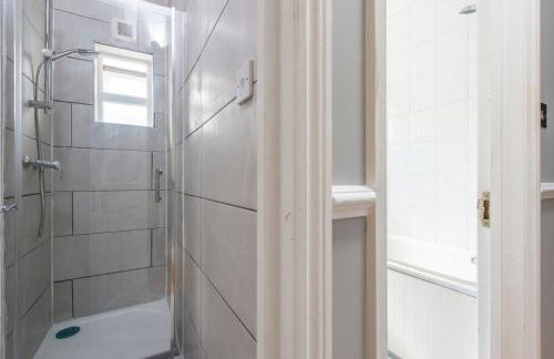 Lovely 3-bed 20 minutes to Central London - Photo 33