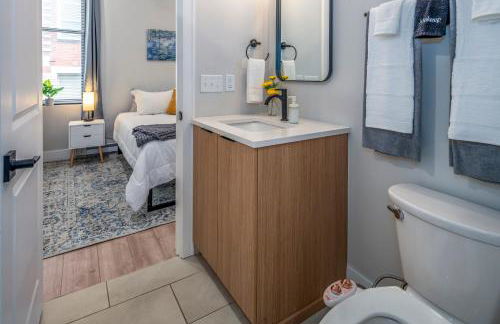 Prime OTR, 3 Lux Queen Beds, Two 55in TVs, Steps to TQL, Findlay Market, Light Rail, Fast Wifi - Foto 19