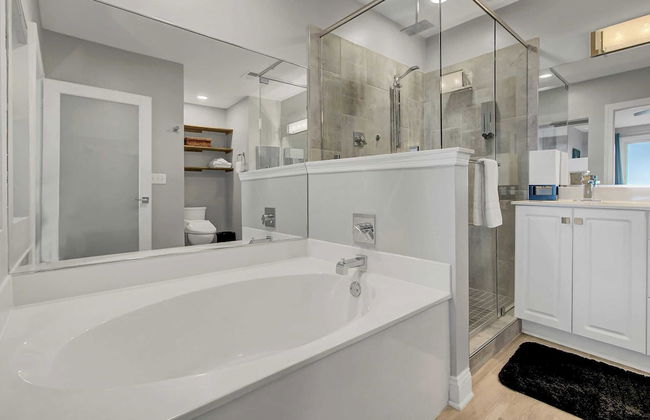 Beachfront 3bdr Condo w/ Pool & Deck Ocean Views Ocean Blvd #102 by Avantstay - Foto 17