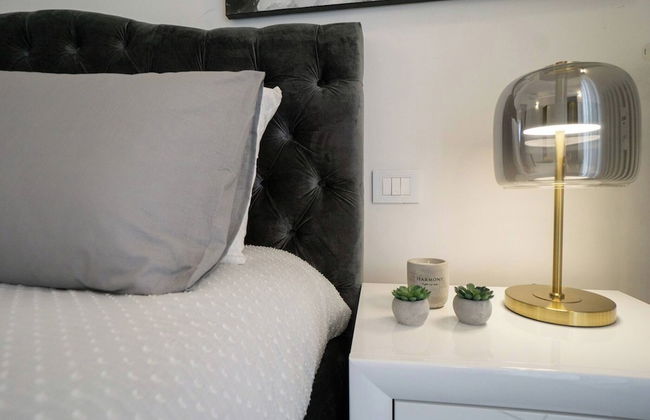 Charming and Modern Three-bedroom Apartment in the Heart of the City of Asti - Foto 3