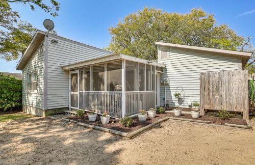 Oak Island Home w/ Fenced Yard, Walk to Long Beach - Foto 19