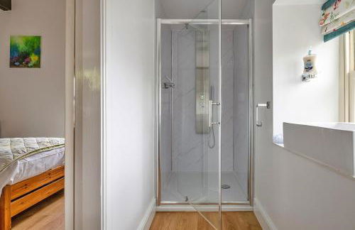 Finest Retreats - Moelis Granary - Luxury Cottage with Hot Tub - Photo 22