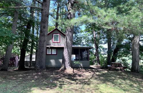 Rustic, Pet Friendly Cabin on the Hudson River, Perfect for a Glamping Weekend in the Adirondacks - Foto 7