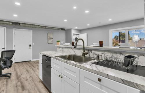 Peaceful 2BR Hideaway Close to Dining and Events - Photo 5