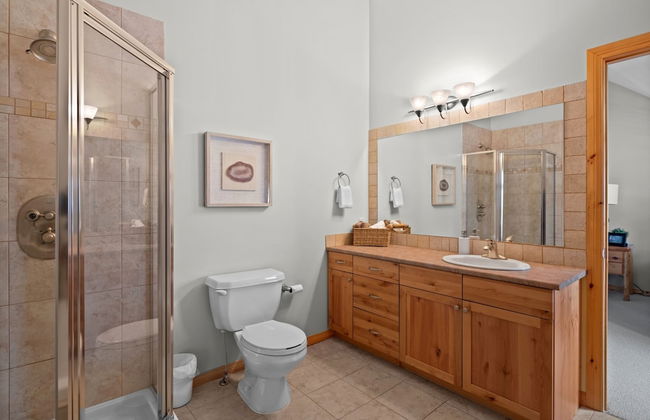 MODERN 4,500 sqft Ski Chalet: 5 Br + 6 Ba | Pool Table | Pool + PRIVATE Hot Tub - Photo 43