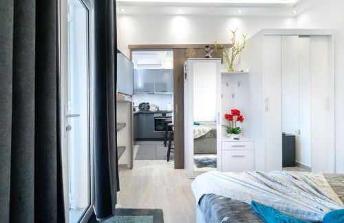 Zeffie's Studio - Photo 9