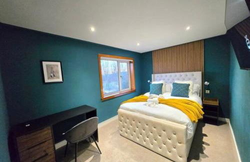 Super luxury 2 bedroom, full house sleep 5 with garden & parking close to airport - Foto 33