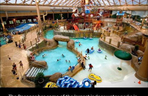 Gorgeous Cozy 5 Bedroom House with Hottub,Lake,Pool - Foto 49