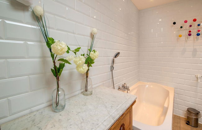 Stylish Stay Near Forest - Foto 25