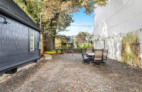 The Auric Door Inn on N Mississippi - Photo 25