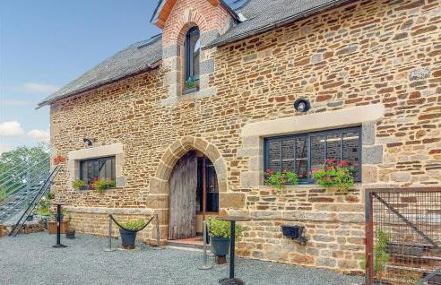 Stunning Home In Neuilly Le Vendin - Photo 10