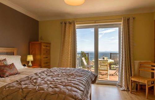 Spacious holiday home with stunning sea views - Photo 13