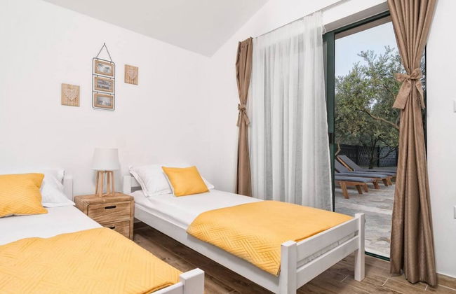 Hidden Gem Holiday Home With Pool in Kastel Stafilic - Foto 3