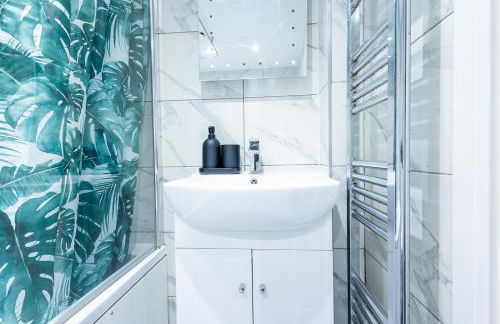 Sunrise Haven Sleeps 7 with Parking - Foto 12