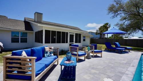 Southern Mermaid Cottage- Pet Friendly Fenced - Photo 2