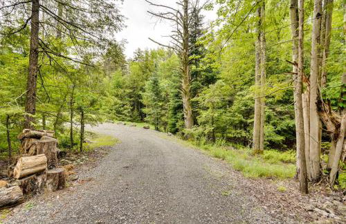 Secluded Elka Park Cabin Hot Tub and Fire Pit! - Foto 26
