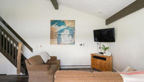 Quiet and Cozy Lakefront Home Near Mt Boyne - Foto 3