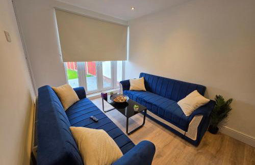 5 Beds 7 guests Private Garden Free Parking - Foto 3