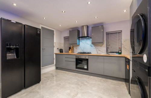 Luxe 5-bedroom House with Hot Tub, Pool table & Football Table - Foto 12