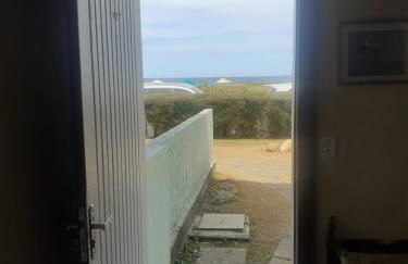 Apto Pé na Areia - Wi-Fi Gratuito - Tranquilidade à beira mar - Foto 11