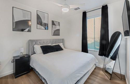New Downtown Luxury APT ' 2 King Beds, Free Parking, Fast Wi-Fi & Gym Access! - Foto 13