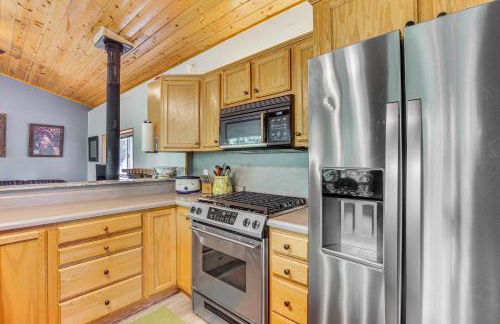 Woodsy Cabin Retreat about 4 Mi to Crescent Lake! - Foto 7