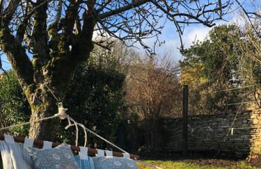 Green Valley, Cotswold stay with hamper - Photo 13